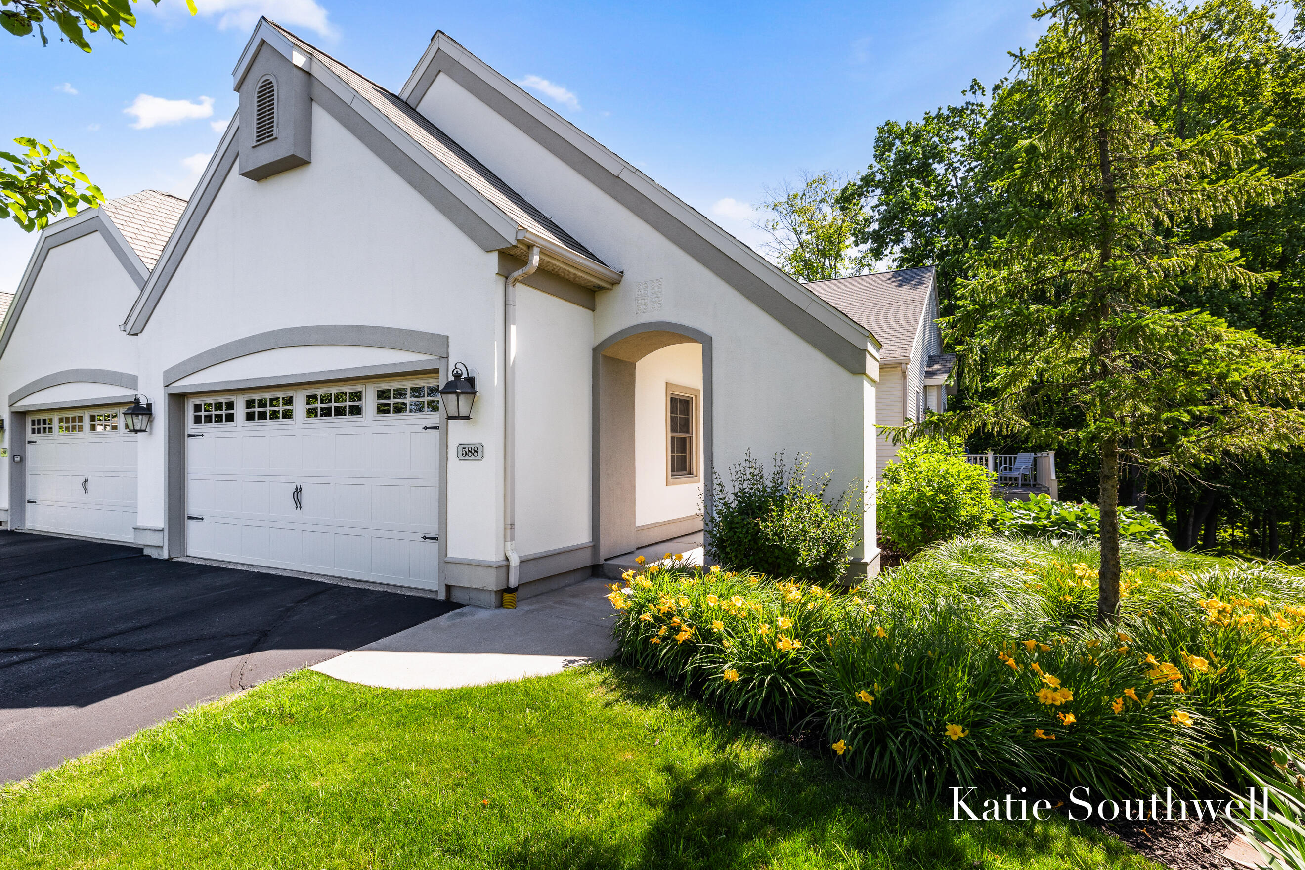 588 Enclave Court SE Grand Rapids MI 49546