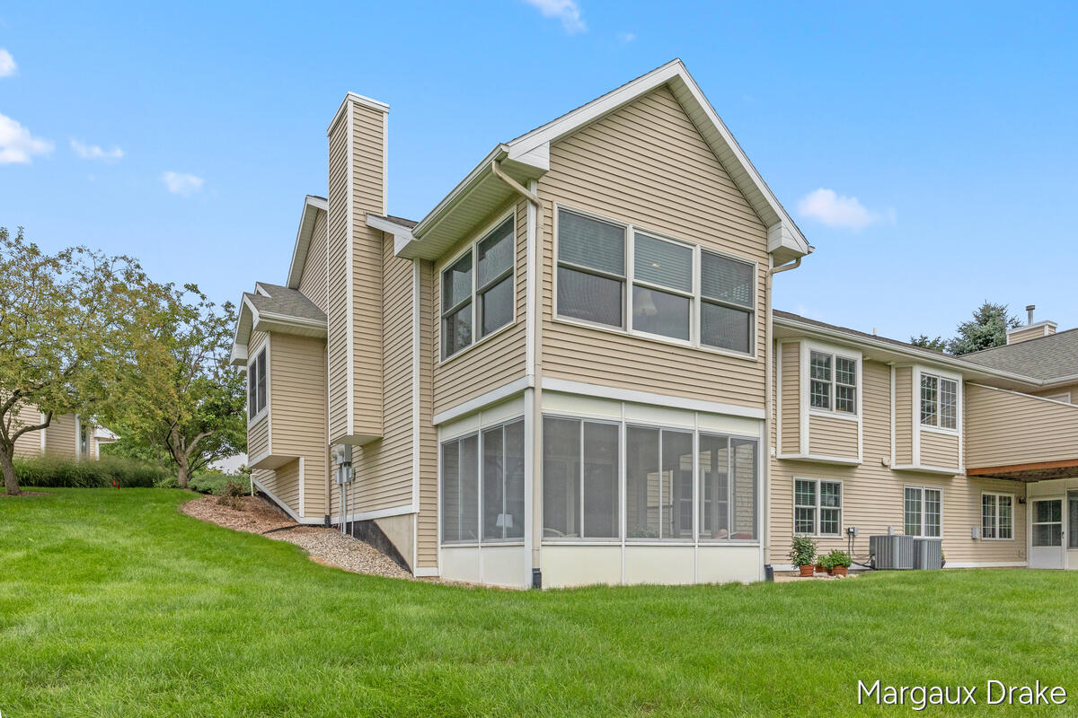 1918 Dunlin Court NE Grand Rapids MI 49505