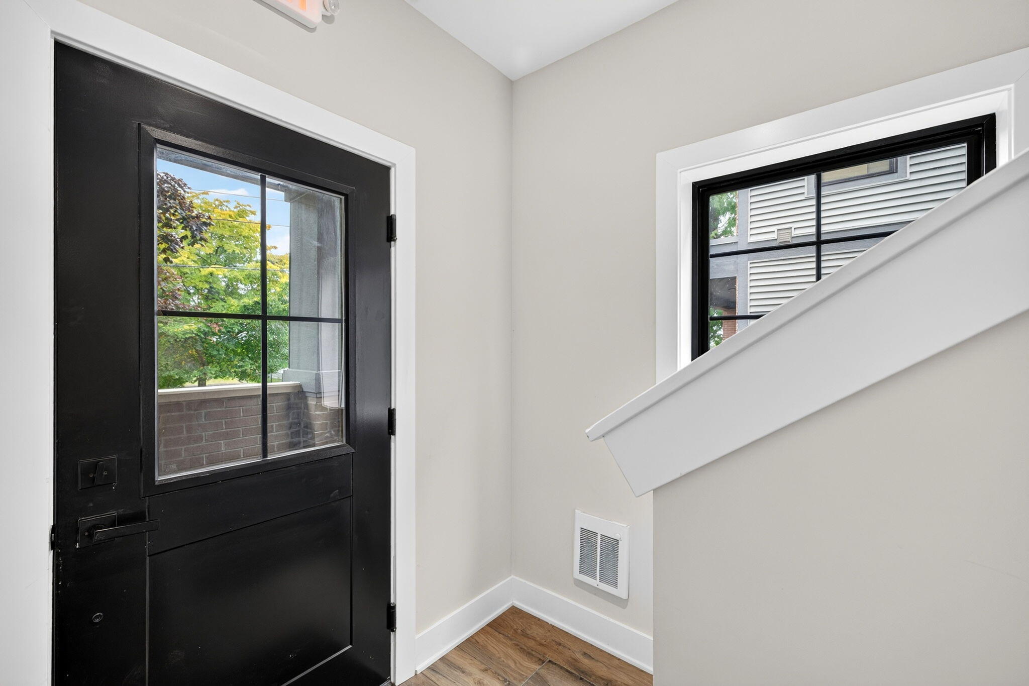 826 Fairview Avenue NE Grand Rapids MI 49503