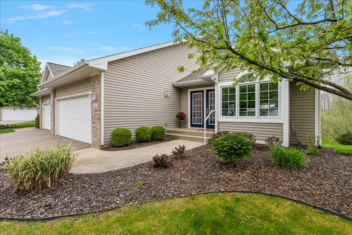 2107 Blue Bell Way NW Grand Rapids MI 49504