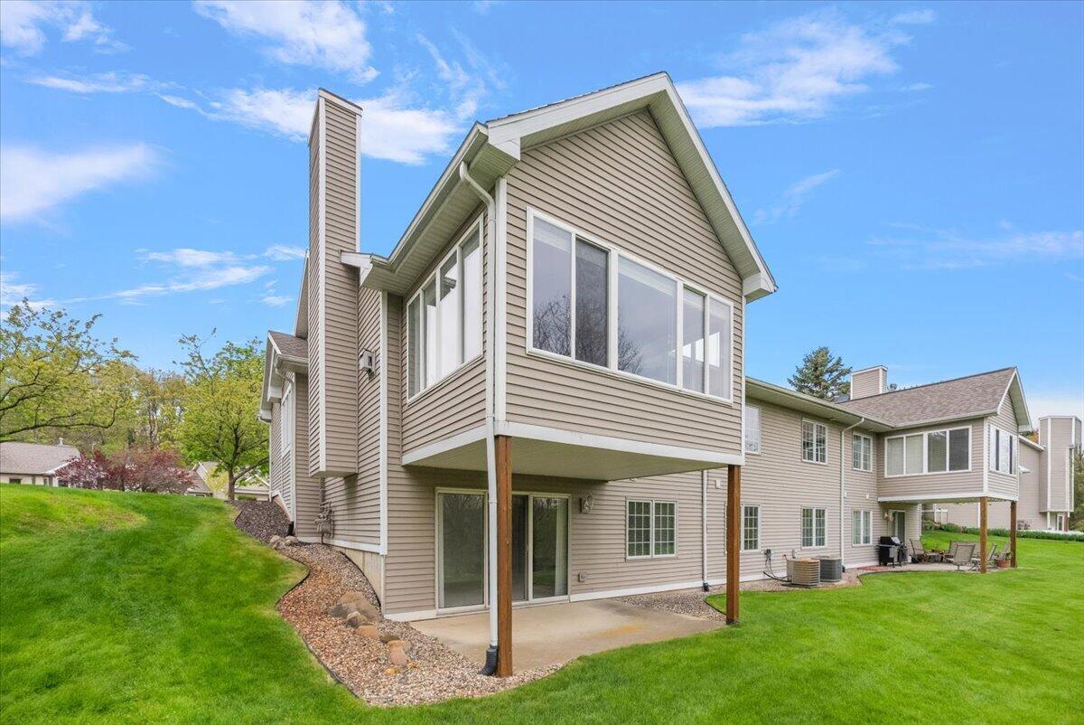 2107 Blue Bell Way NW Grand Rapids MI 49504