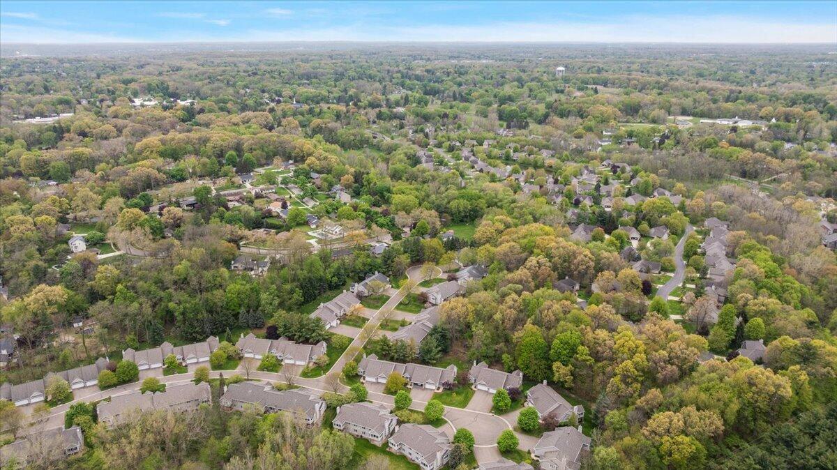 2107 Blue Bell Way NW Grand Rapids MI 49504