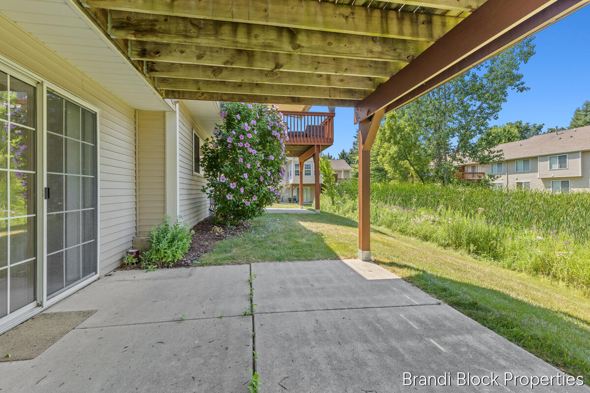 59 Pond Ridge Drive NE Grand Rapids MI 49546