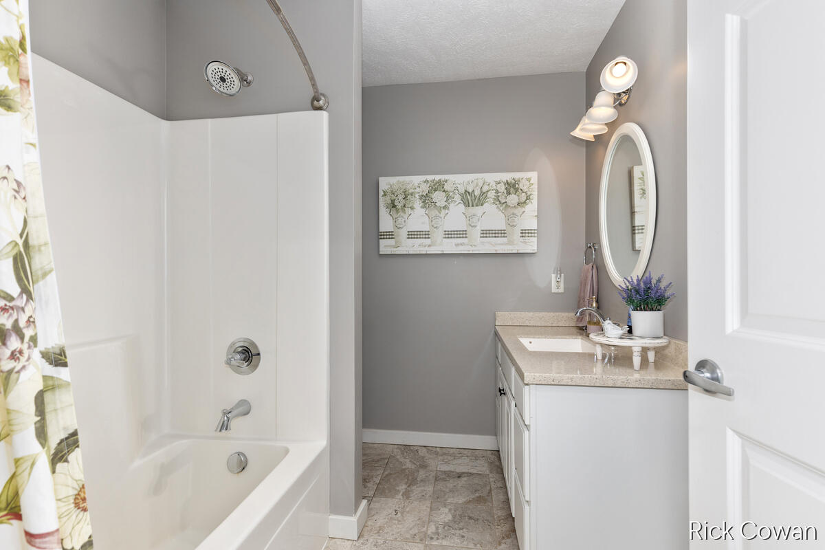 11286 Blue Heron Parkway Holland MI 49424