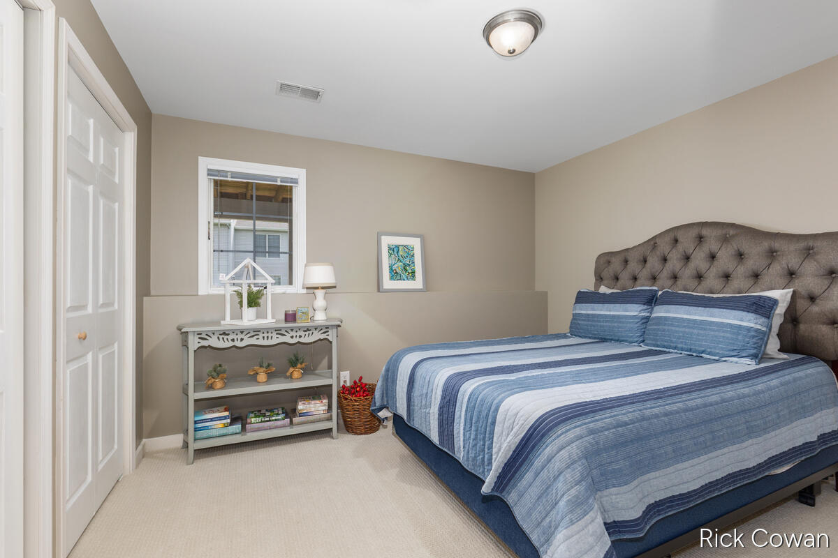 11286 Blue Heron Parkway Holland MI 49424