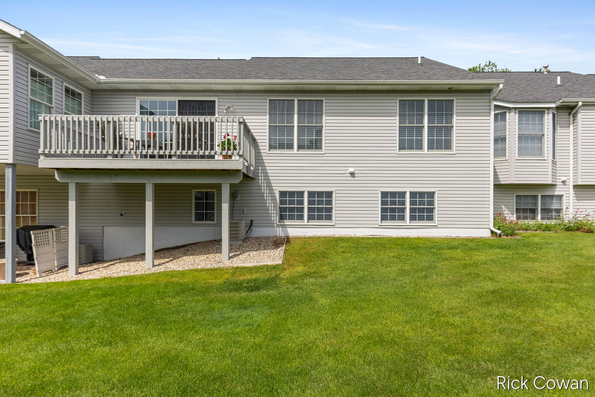 11286 Blue Heron Parkway Holland MI 49424