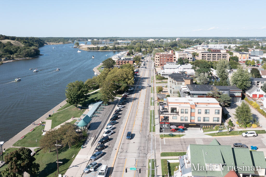 218 S Harbor Grand Haven MI 49417