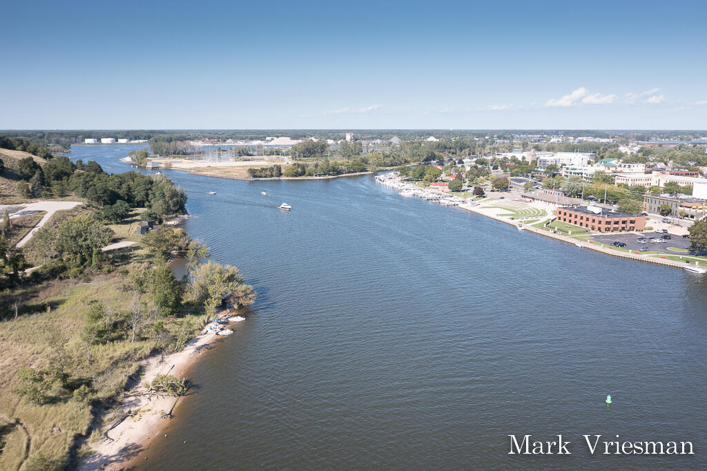 218 S Harbor Grand Haven MI 49417