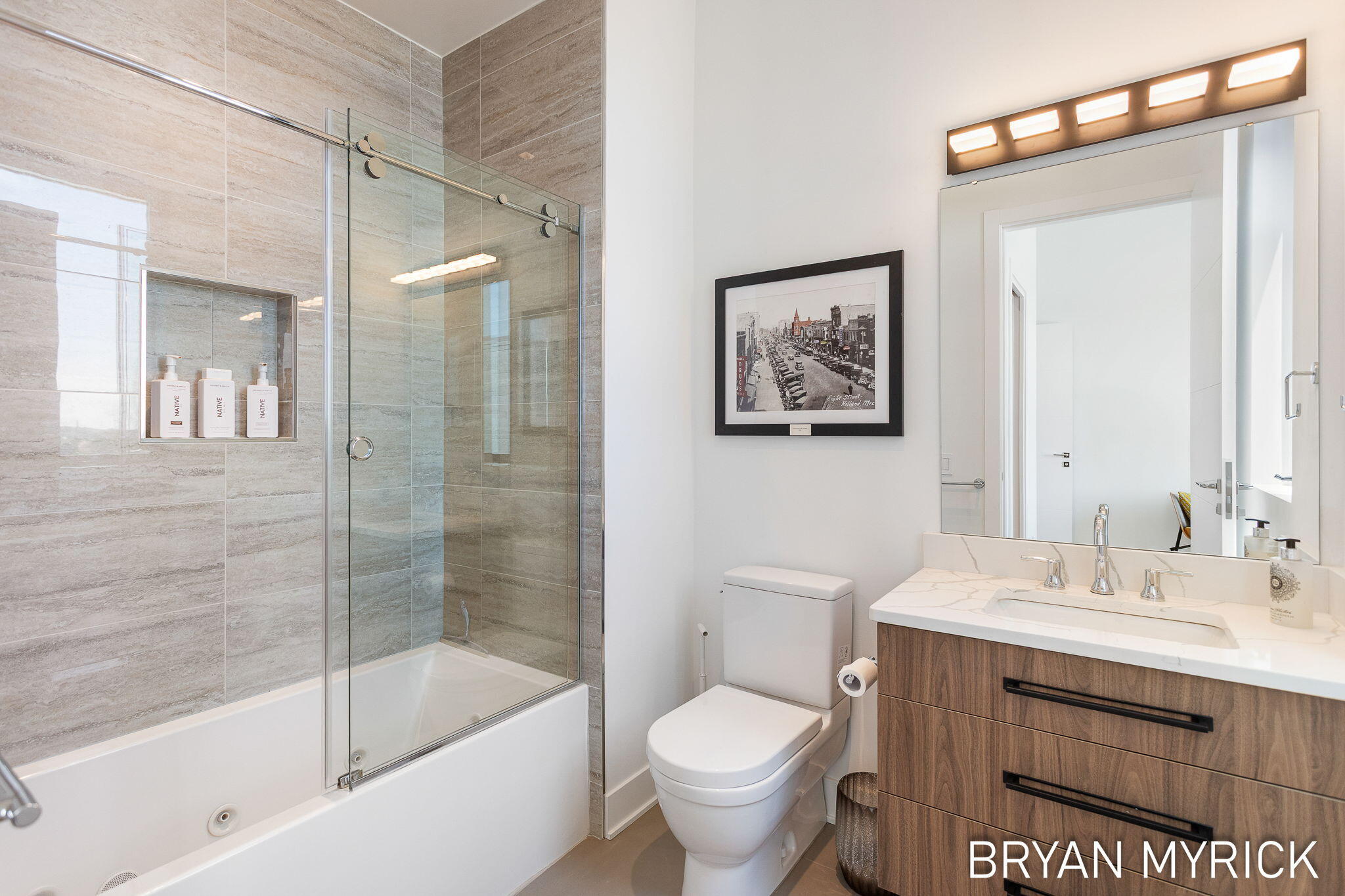 159 S River Avenue Holland MI 49423