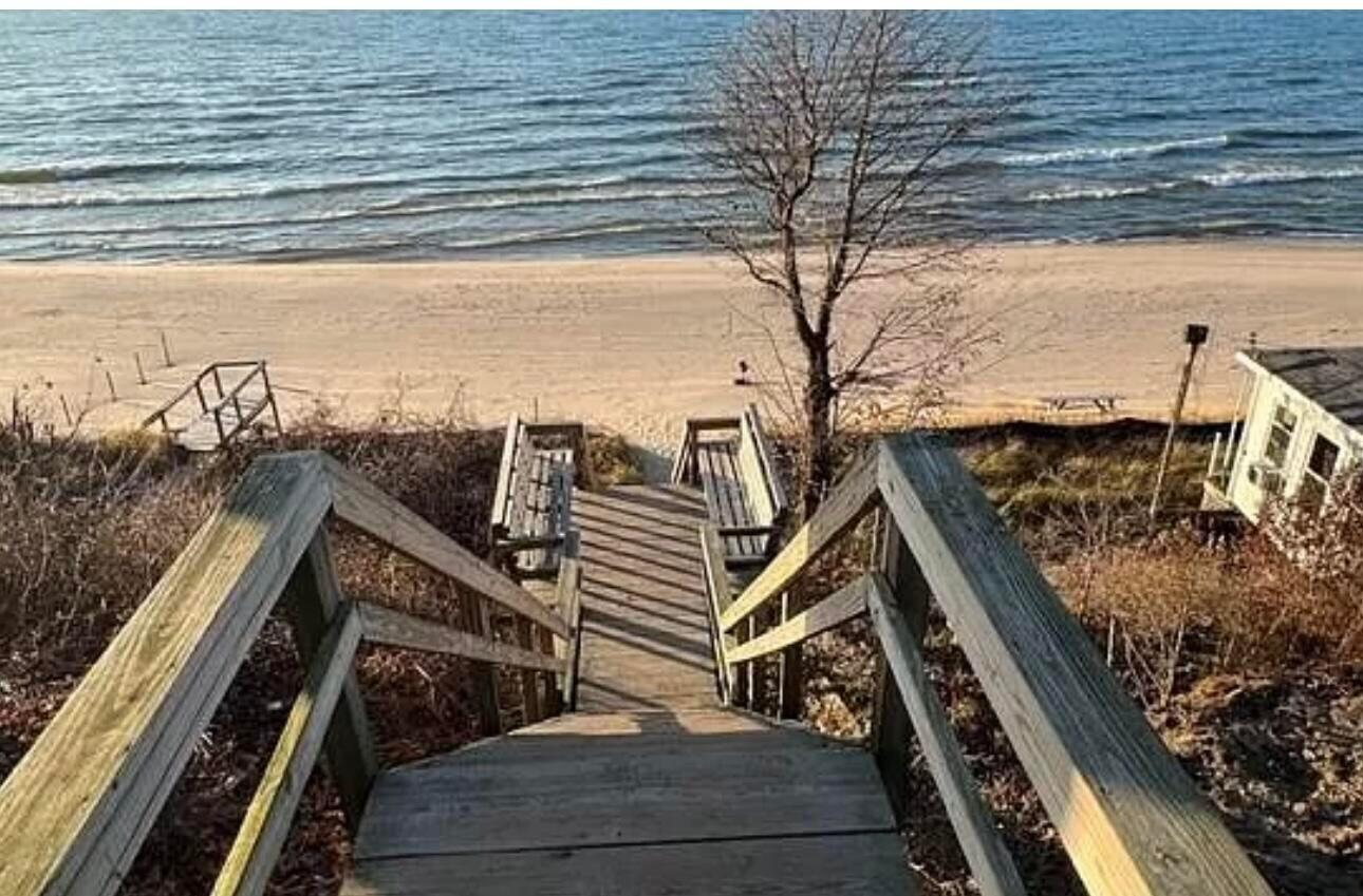 7365 North Shore Drive North South Haven MI 49090