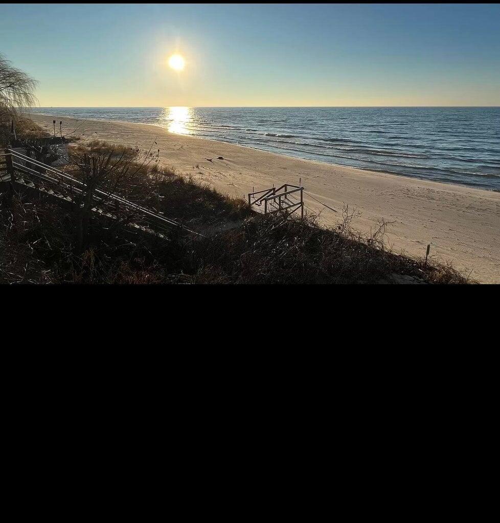 7365 North Shore Drive North South Haven MI 49090