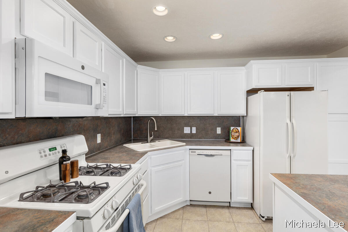 12265 S Crystal Waters Drive Holland MI 49424