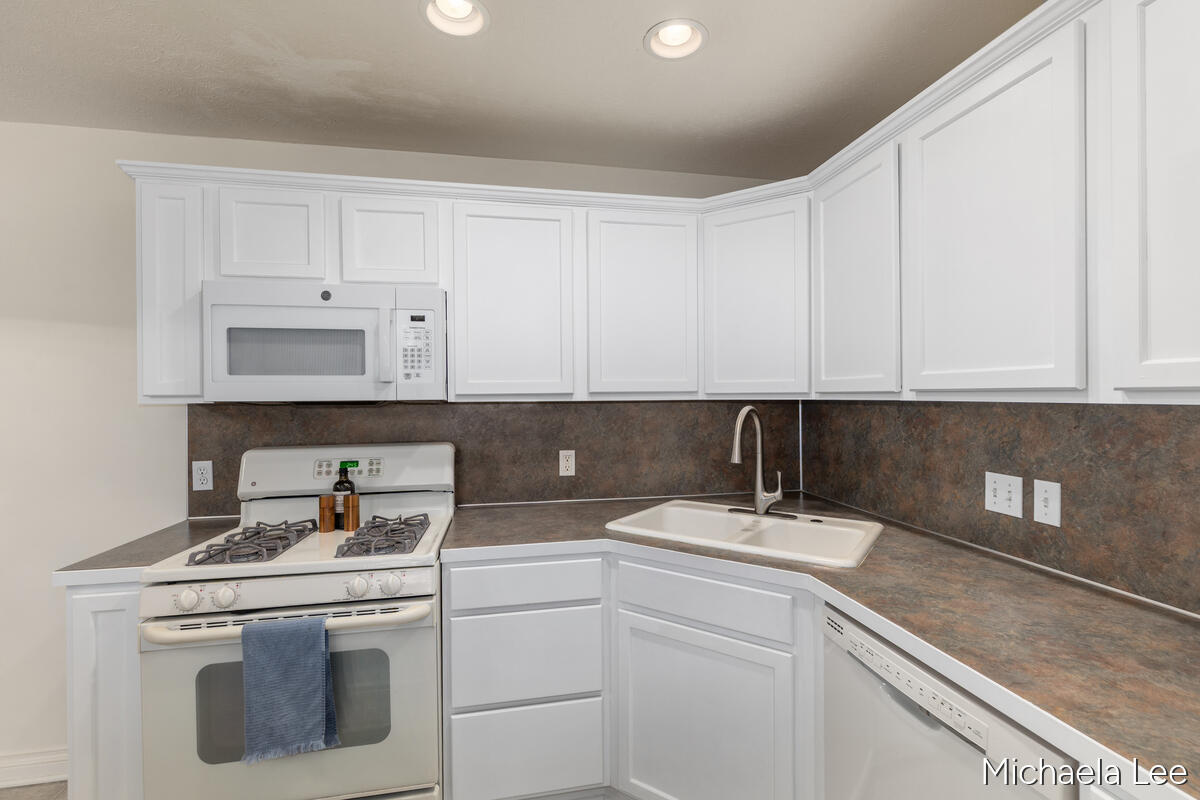 12265 S Crystal Waters Drive Holland MI 49424