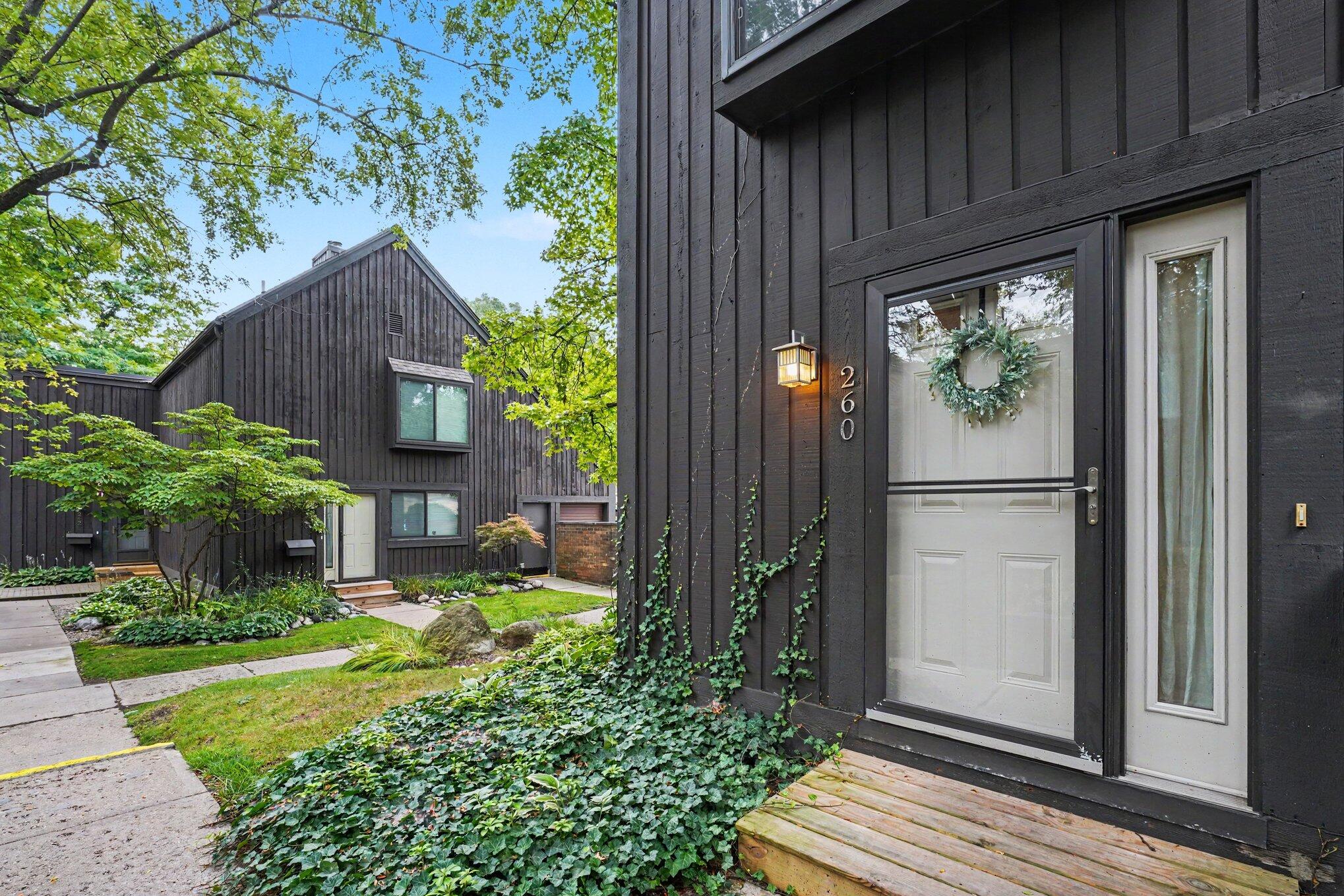 260 Dunbarton Court Kalamazoo MI 49006