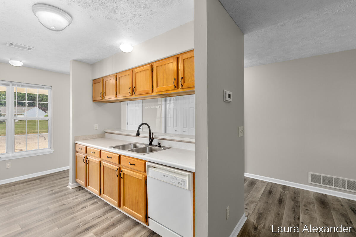 7034 S Cannon Place Drive NE Rockford MI 49341