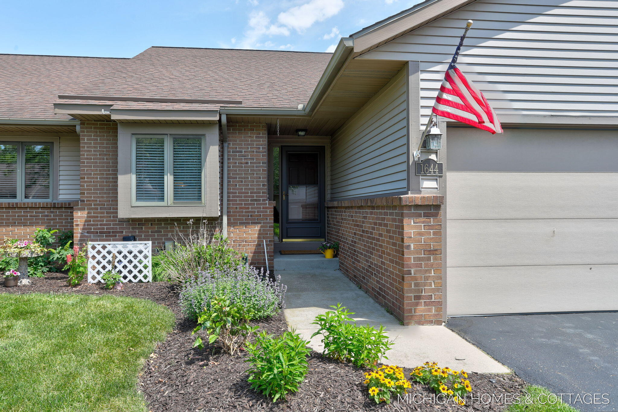 1644 Lakeview Drive Zeeland MI 49464