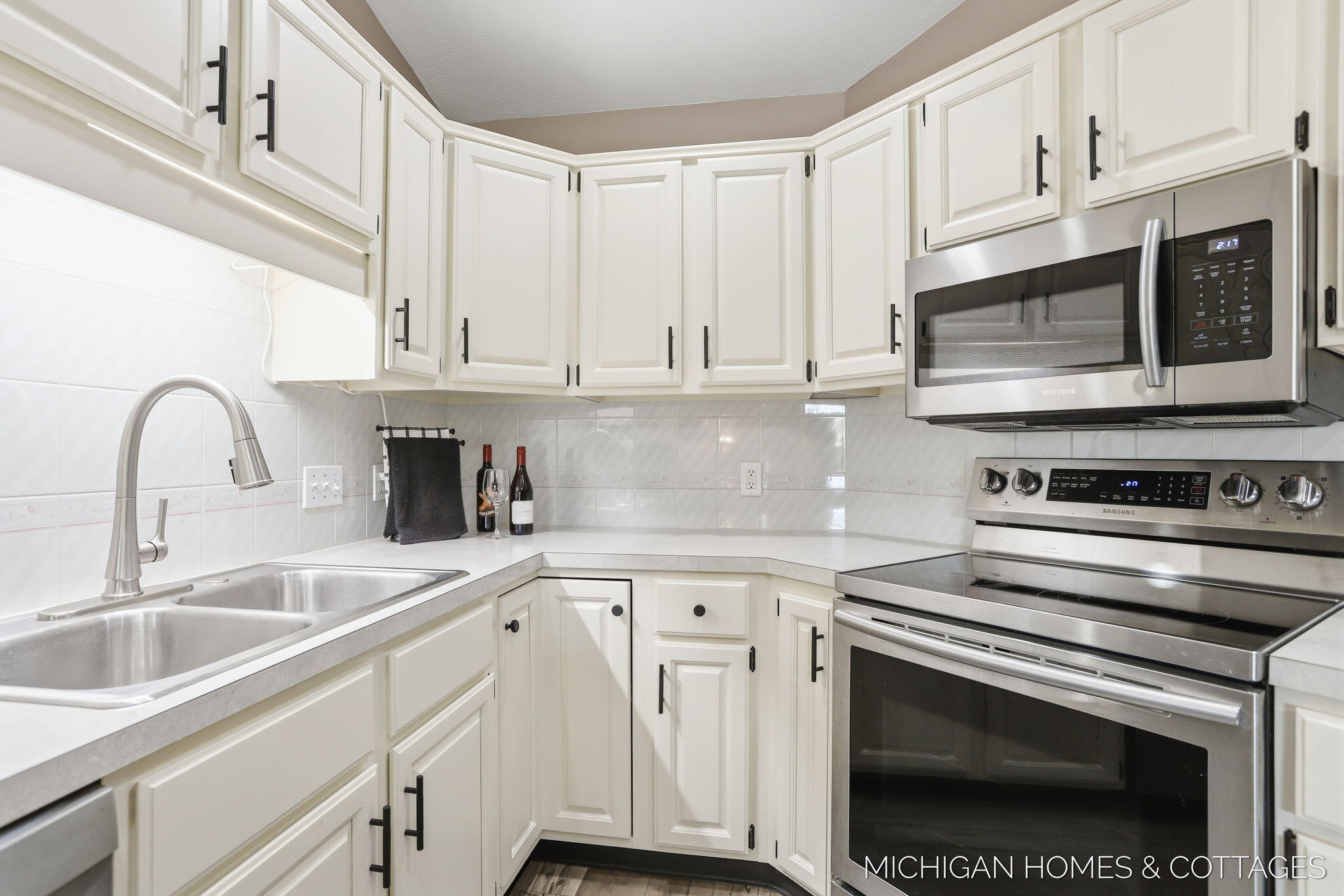 1644 Lakeview Drive Zeeland MI 49464