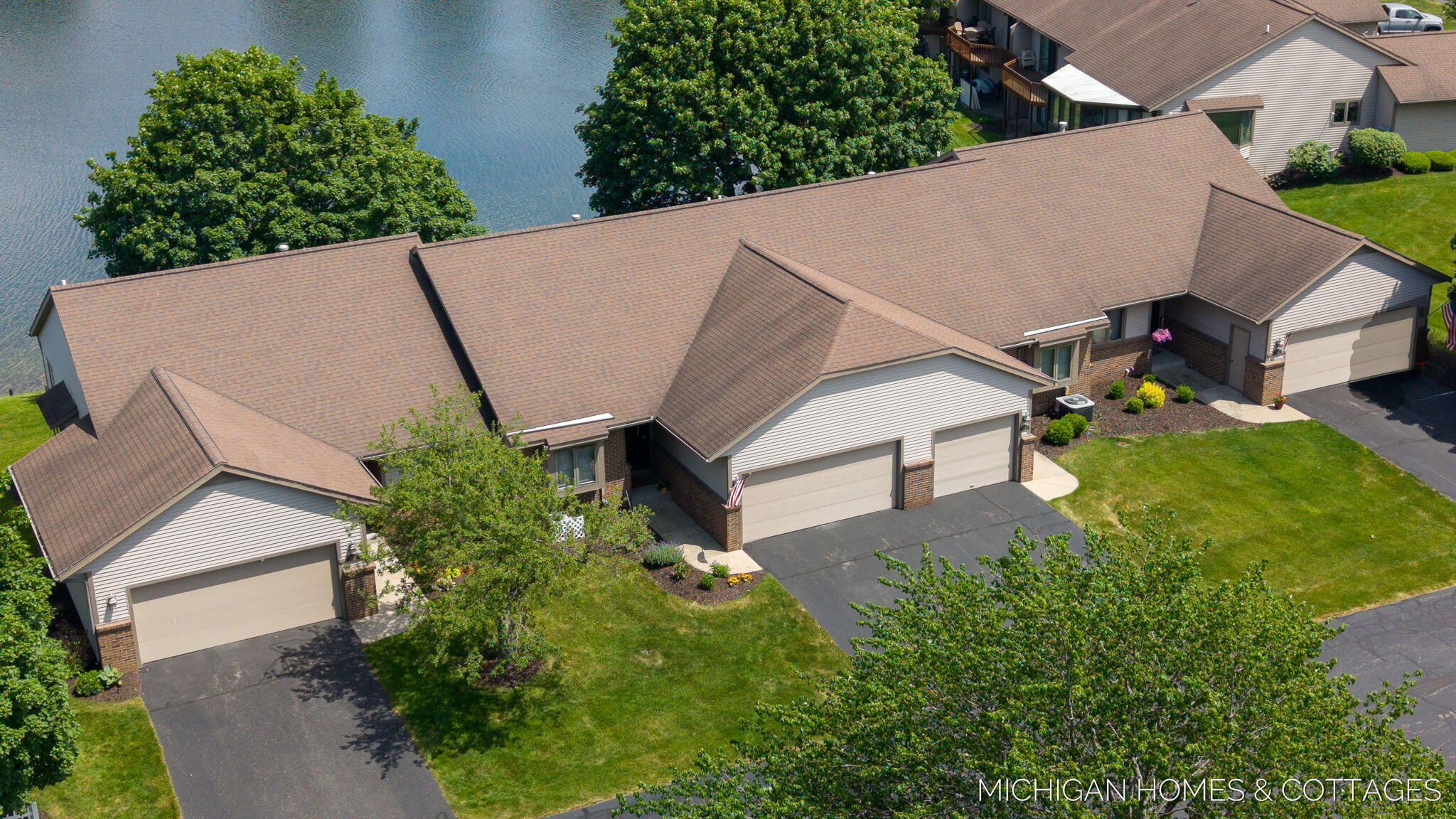 1644 Lakeview Drive Zeeland MI 49464