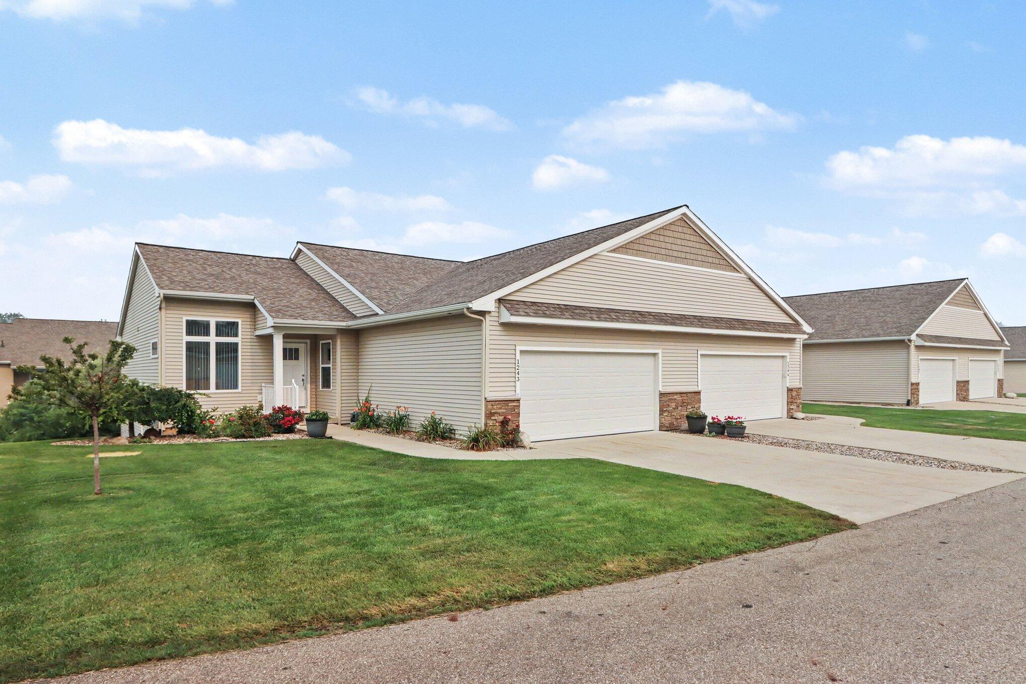 1243 S Village Circle Kalamazoo MI 49009