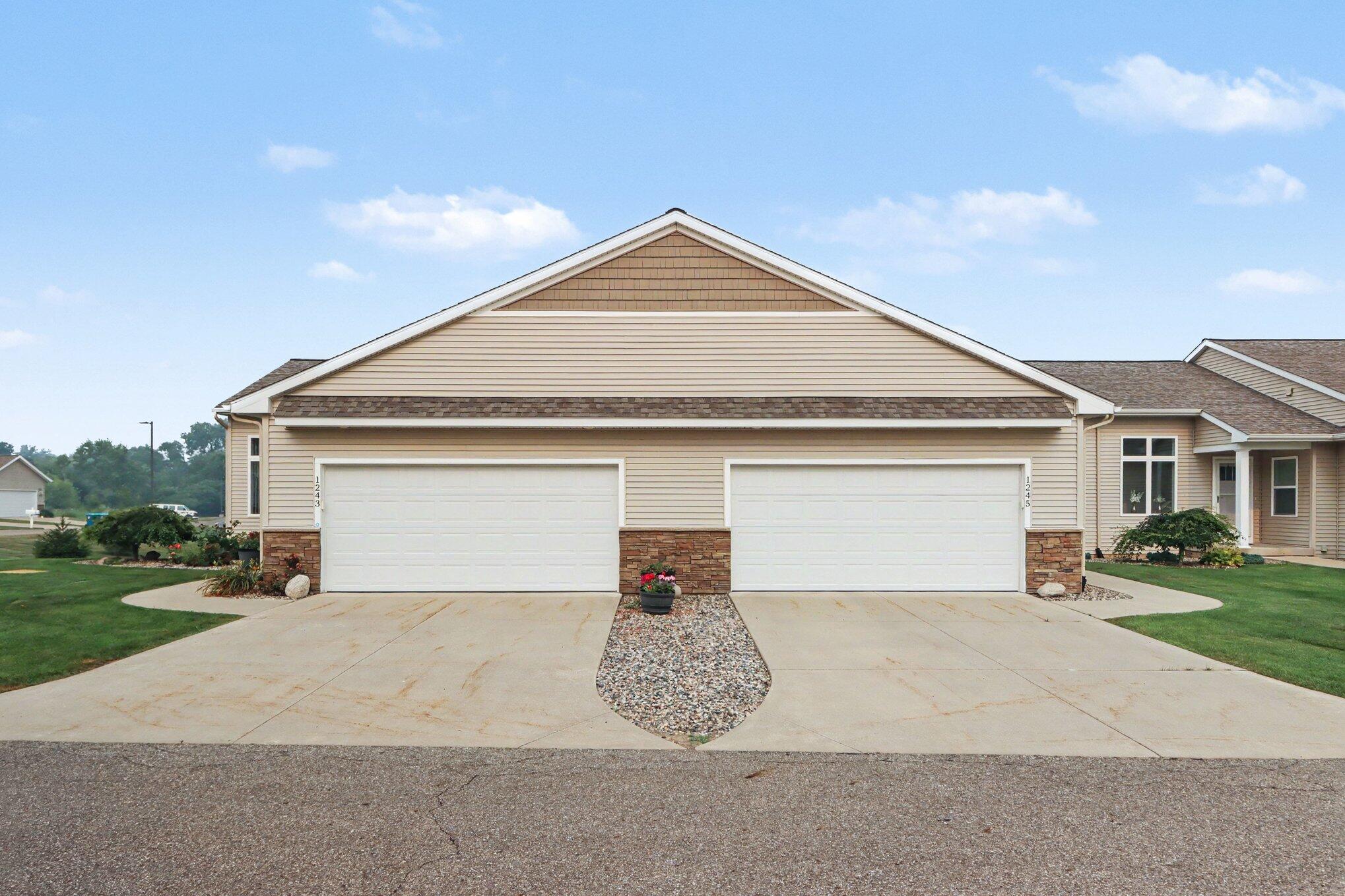 1243 S Village Circle Kalamazoo MI 49009