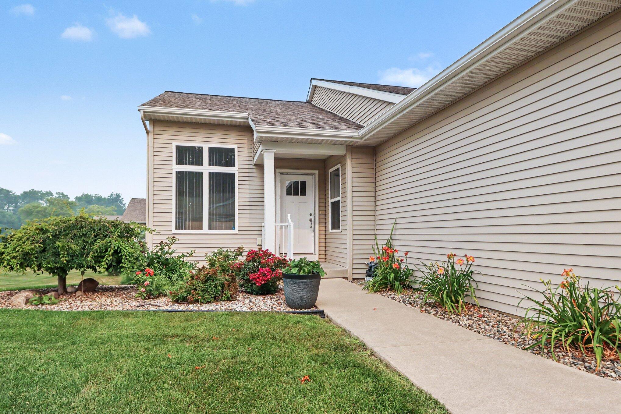 1243 S Village Circle Kalamazoo MI 49009