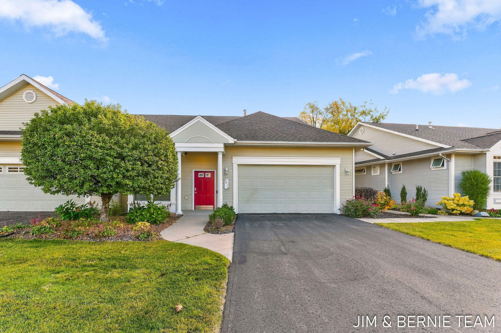 1074 Barrington NW Grand Rapids MI 49534