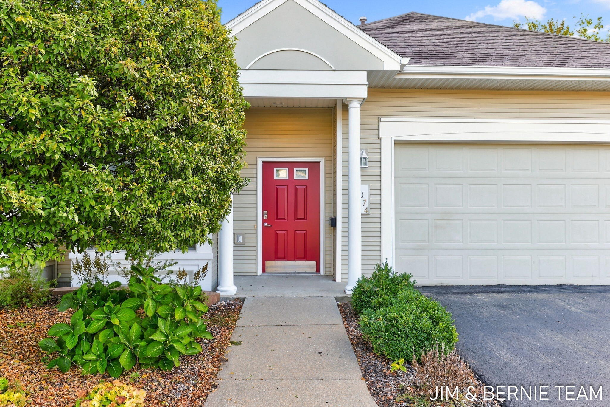 1074 Barrington NW Grand Rapids MI 49534