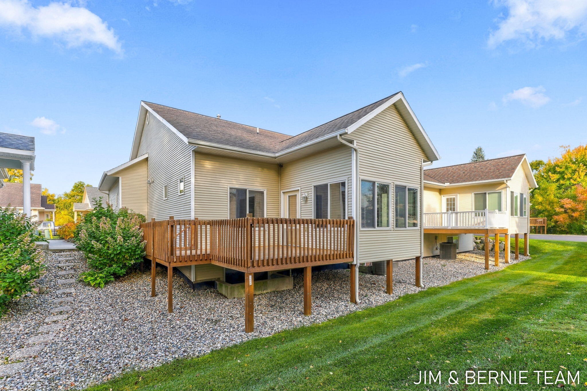 1074 Barrington NW Grand Rapids MI 49534