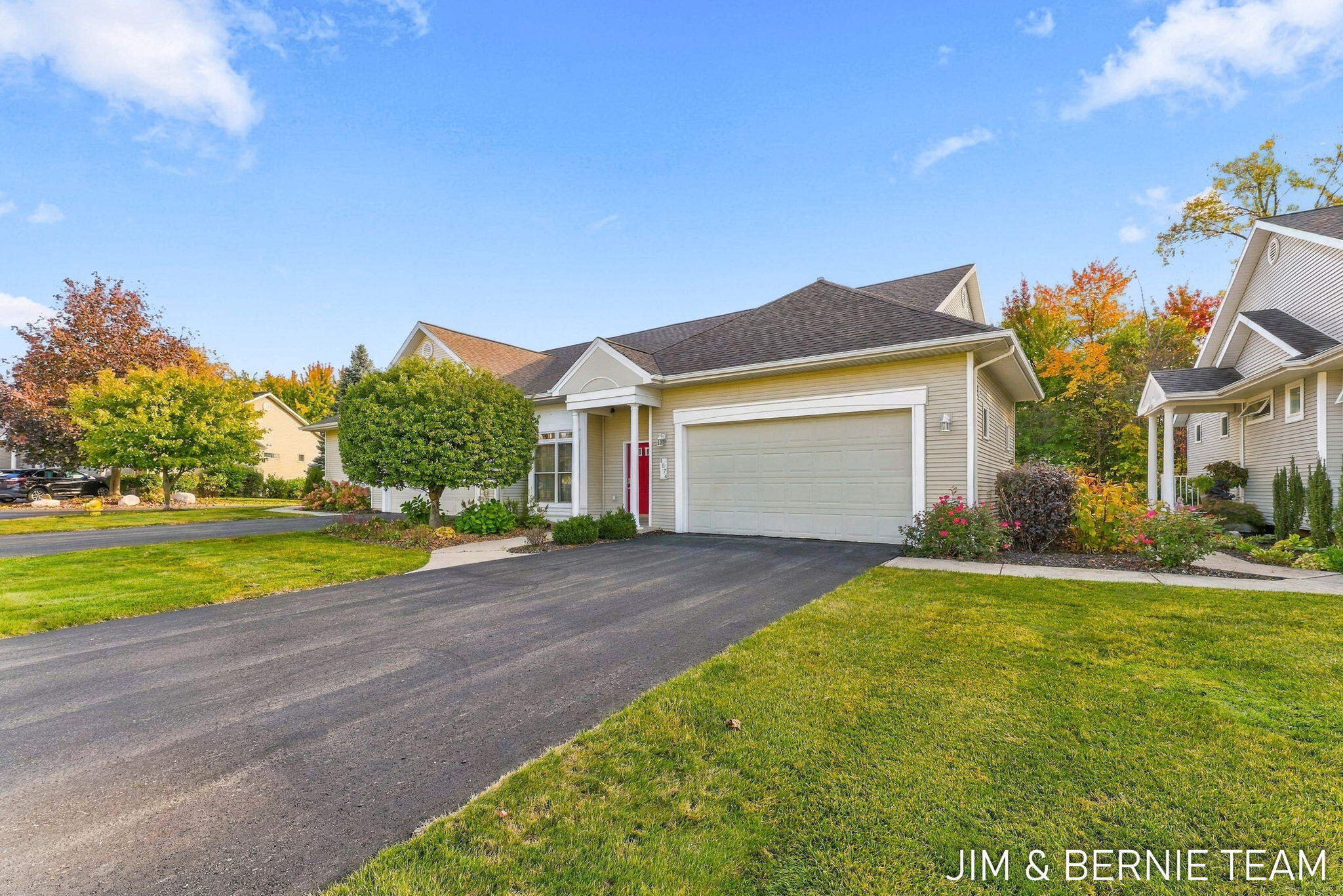 1074 Barrington NW Grand Rapids MI 49534