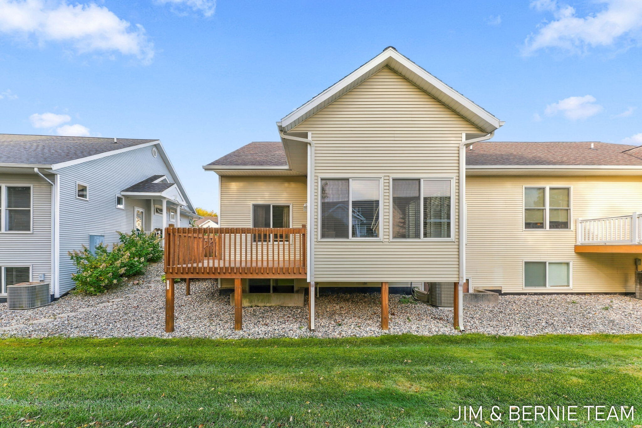1074 Barrington NW Grand Rapids MI 49534