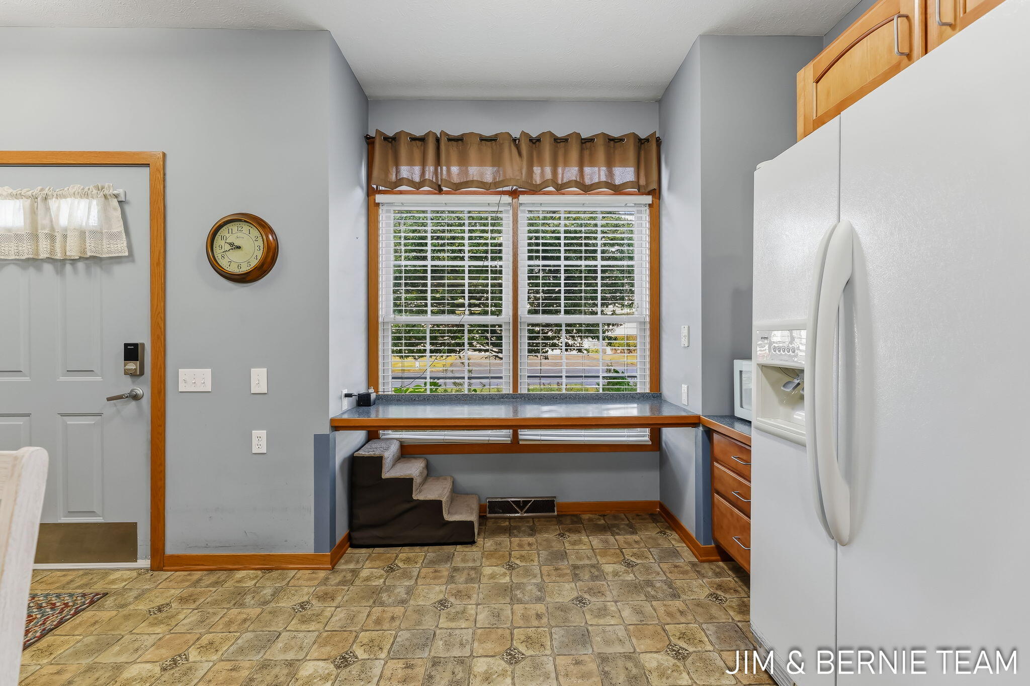1074 Barrington NW Grand Rapids MI 49534