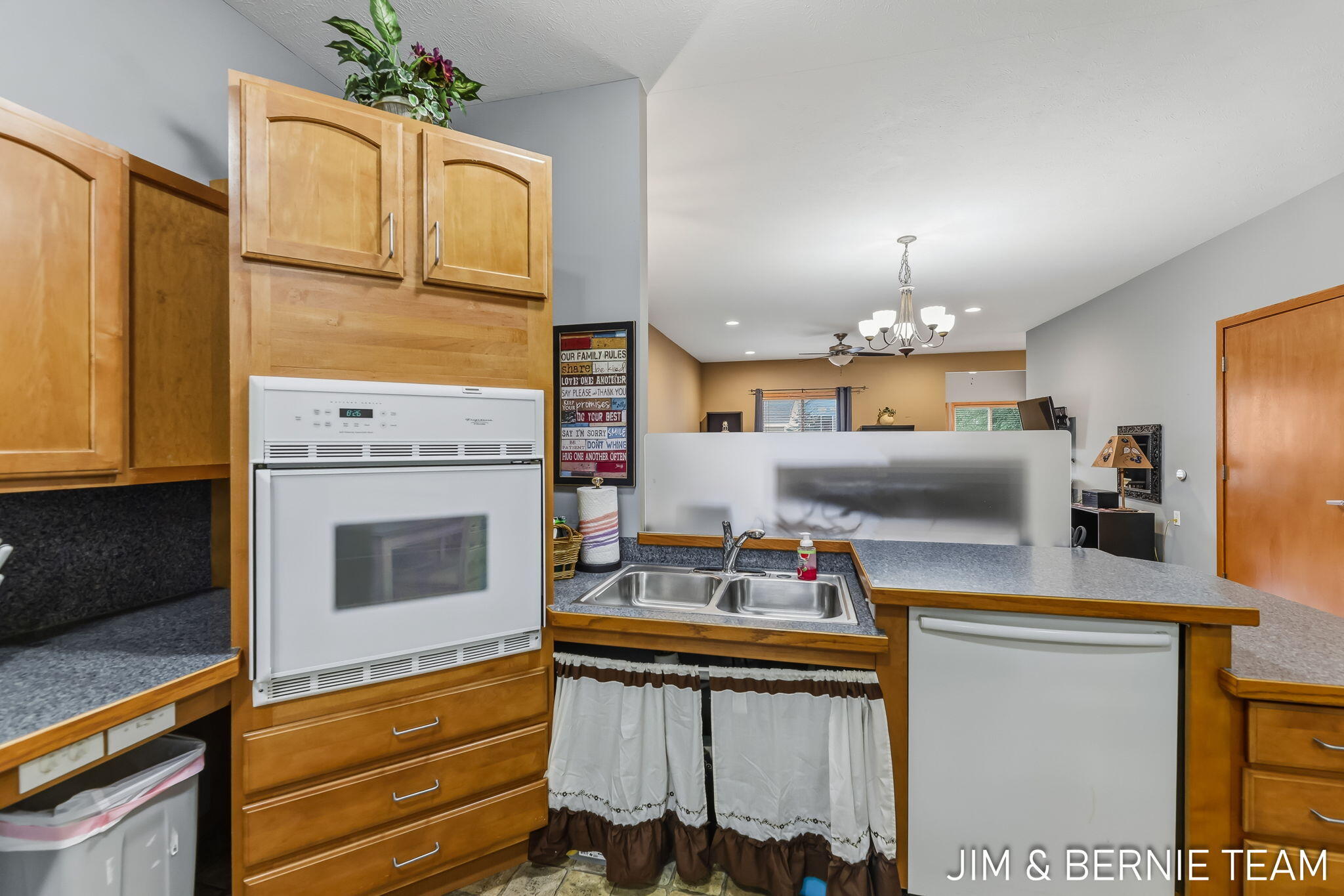 1074 Barrington NW Grand Rapids MI 49534