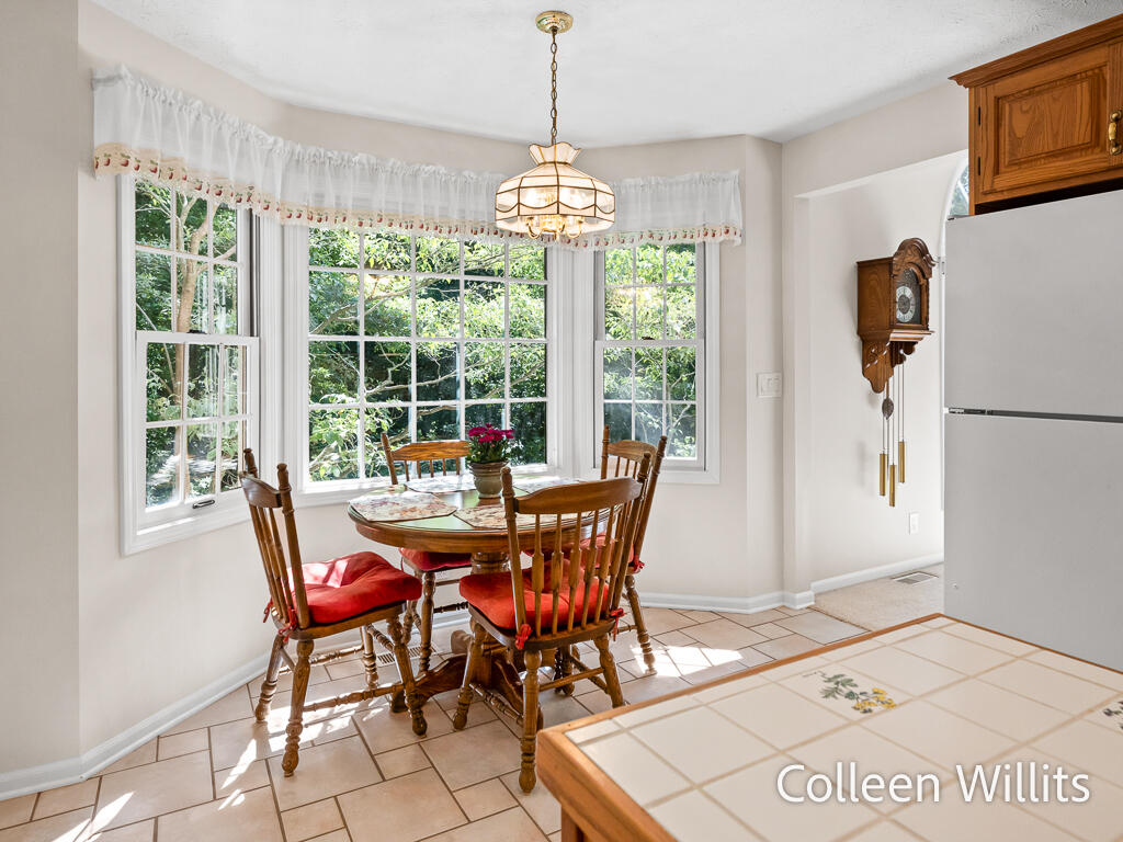 31 Skyline Circle NW Grand Rapids MI 49504