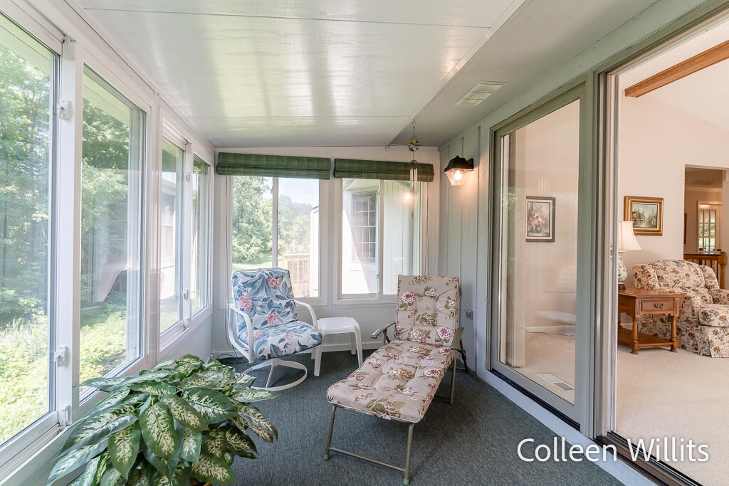 31 Skyline Circle NW Grand Rapids MI 49504