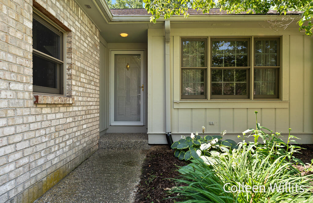 31 Skyline Circle NW Grand Rapids MI 49504