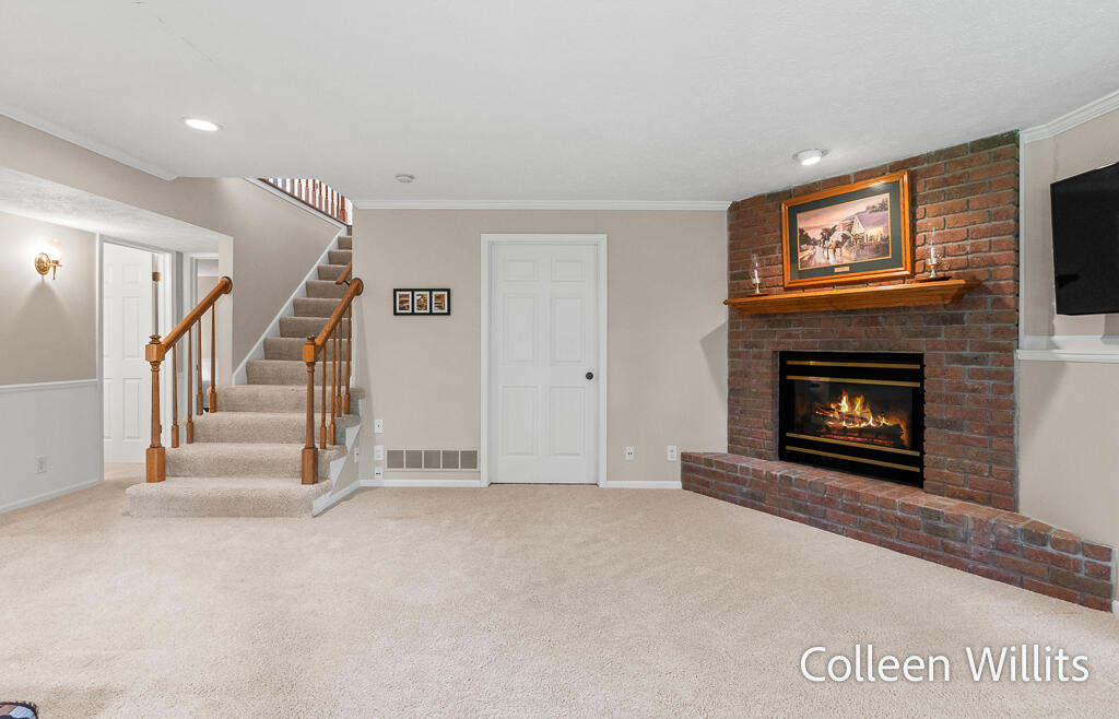 31 Skyline Circle NW Grand Rapids MI 49504