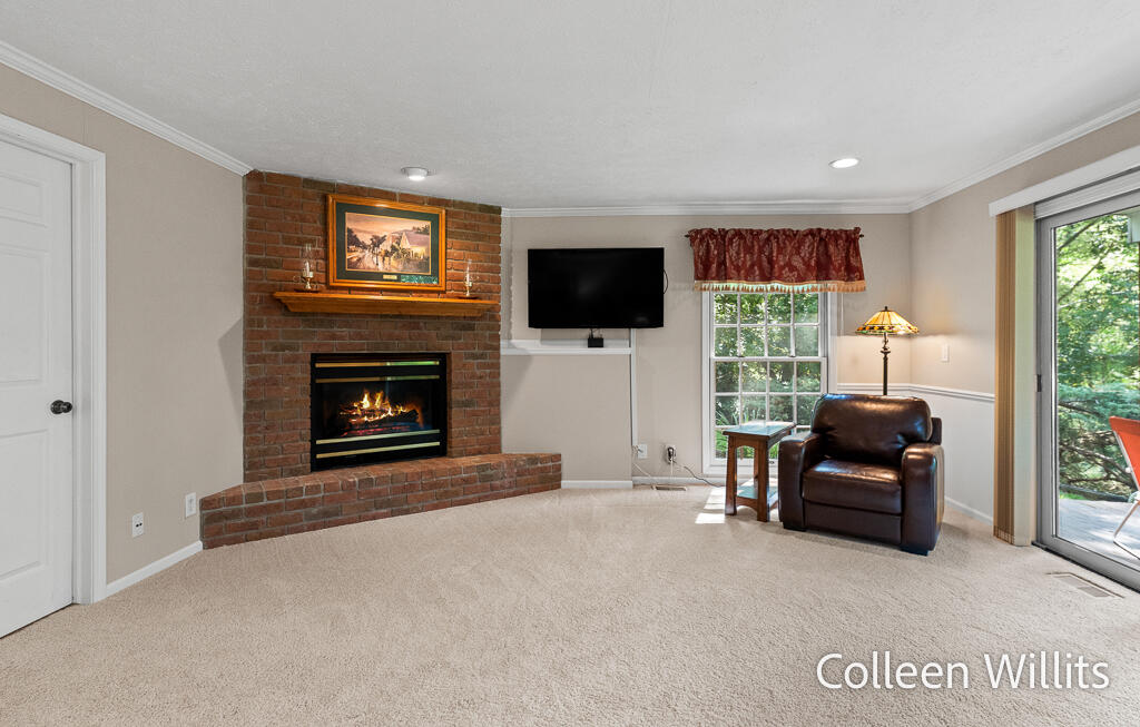31 Skyline Circle NW Grand Rapids MI 49504