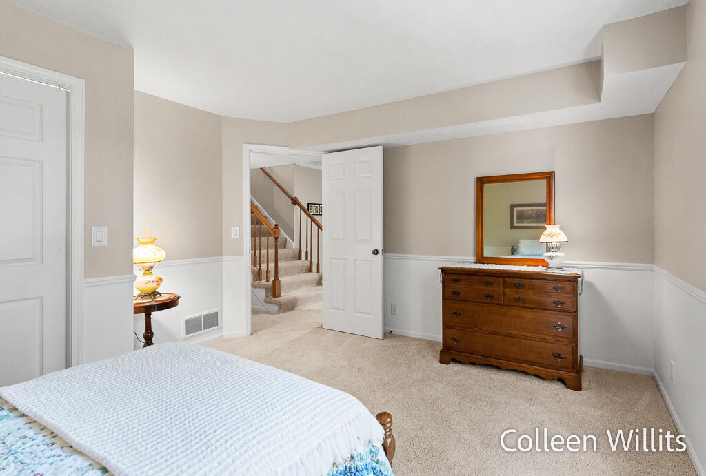 31 Skyline Circle NW Grand Rapids MI 49504