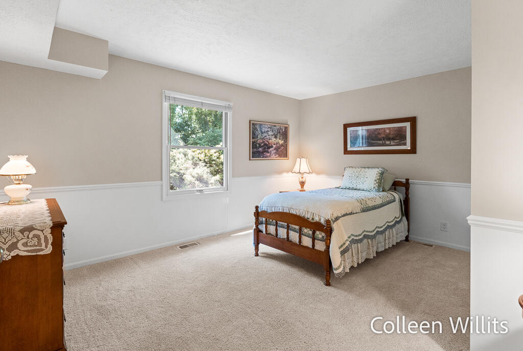31 Skyline Circle NW Grand Rapids MI 49504