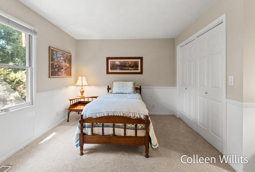 31 Skyline Circle NW Grand Rapids MI 49504