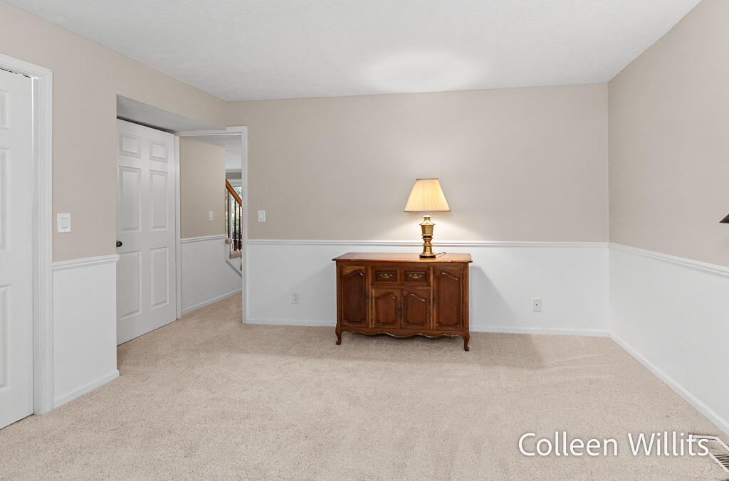 31 Skyline Circle NW Grand Rapids MI 49504