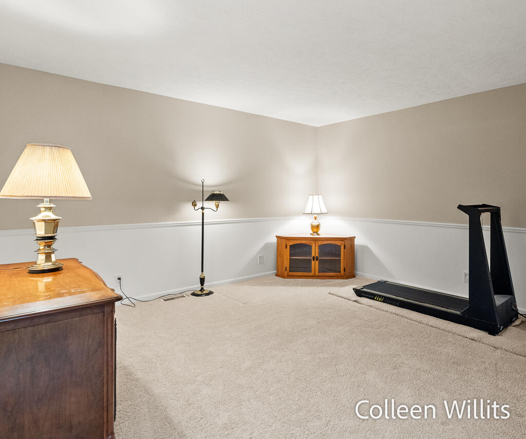 31 Skyline Circle NW Grand Rapids MI 49504