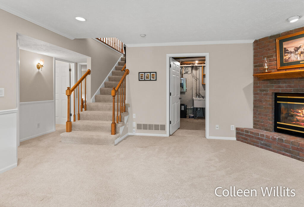 31 Skyline Circle NW Grand Rapids MI 49504