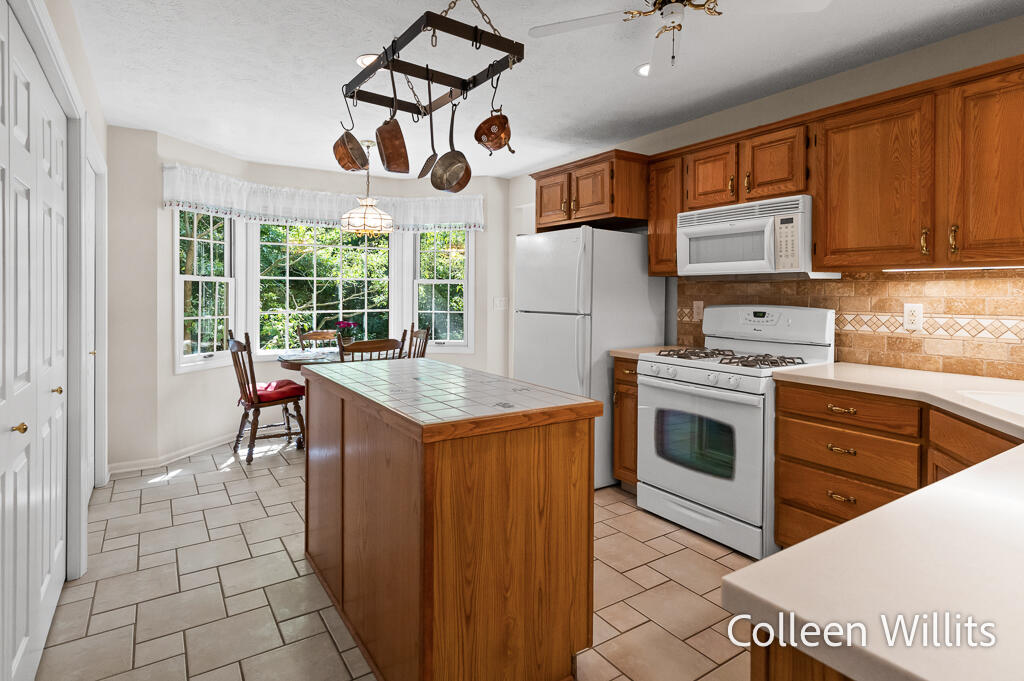 31 Skyline Circle NW Grand Rapids MI 49504