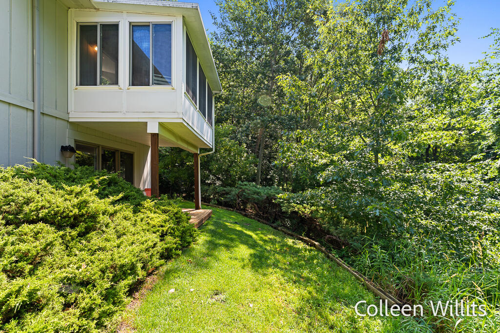 31 Skyline Circle NW Grand Rapids MI 49504