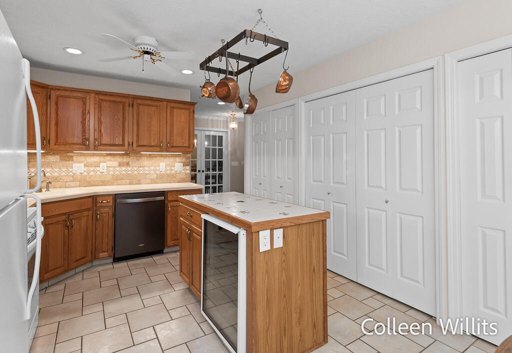 31 Skyline Circle NW Grand Rapids MI 49504