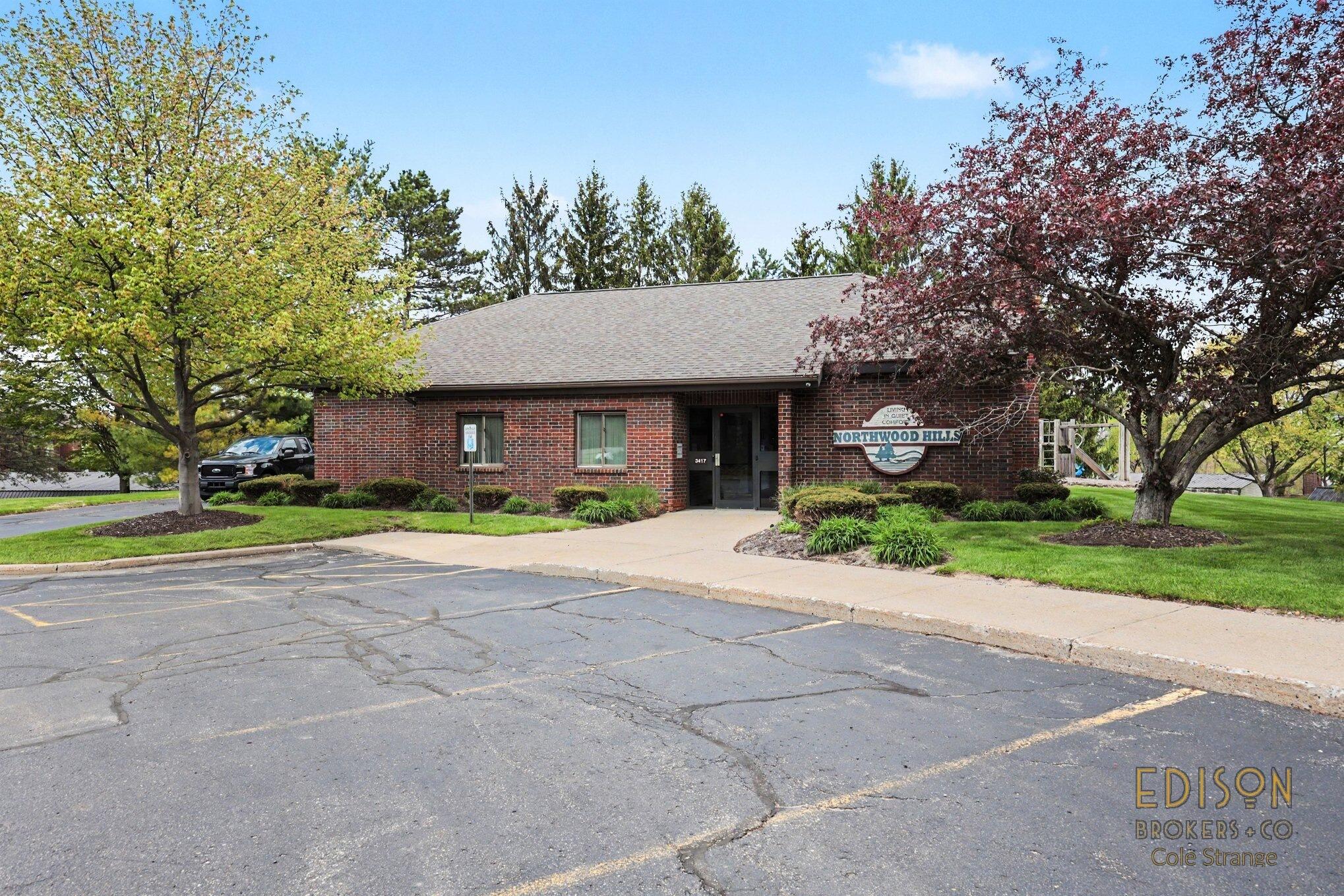 3378 Devonwood Hills NE Grand Rapids MI 49525
