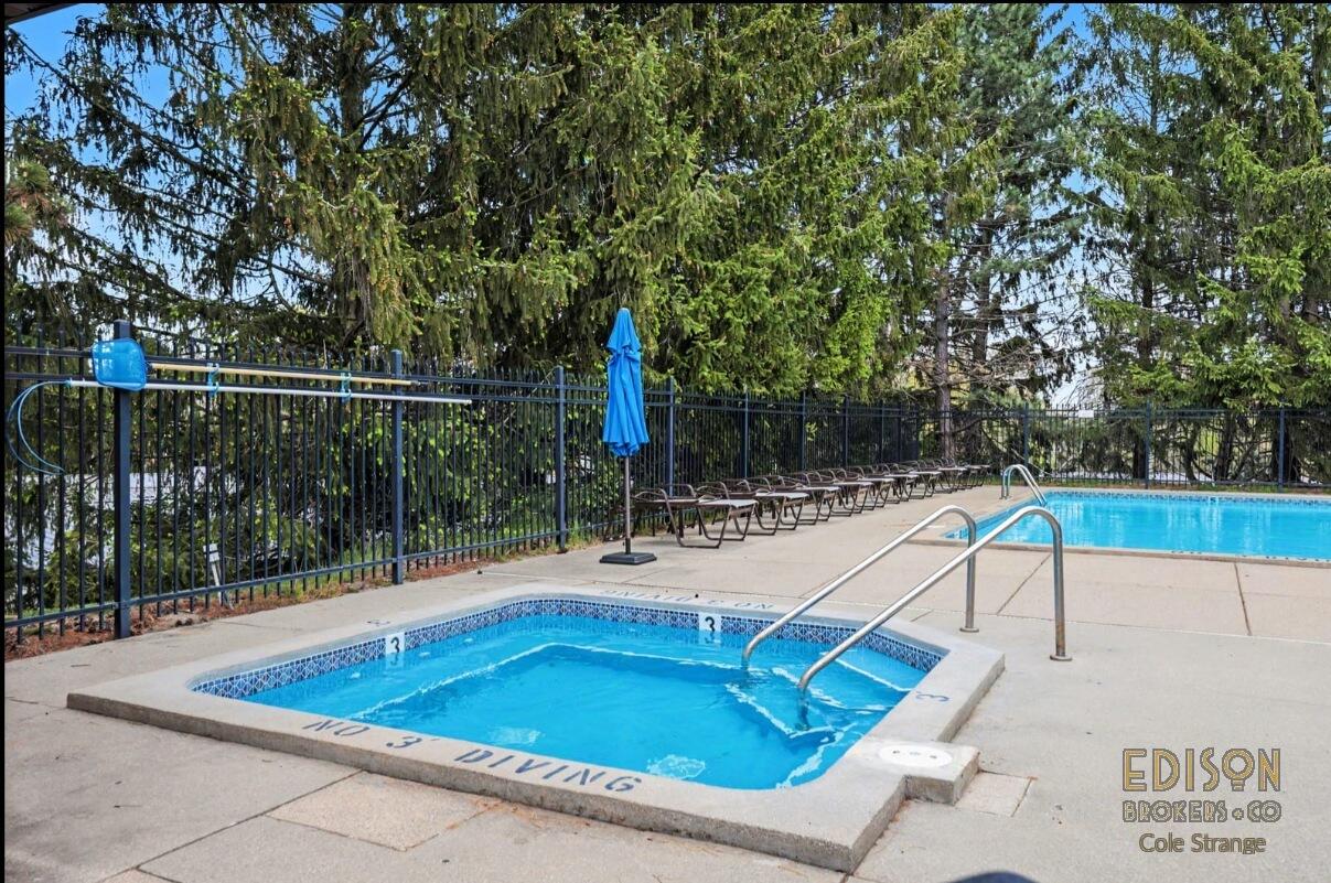 3378 Devonwood Hills NE Grand Rapids MI 49525