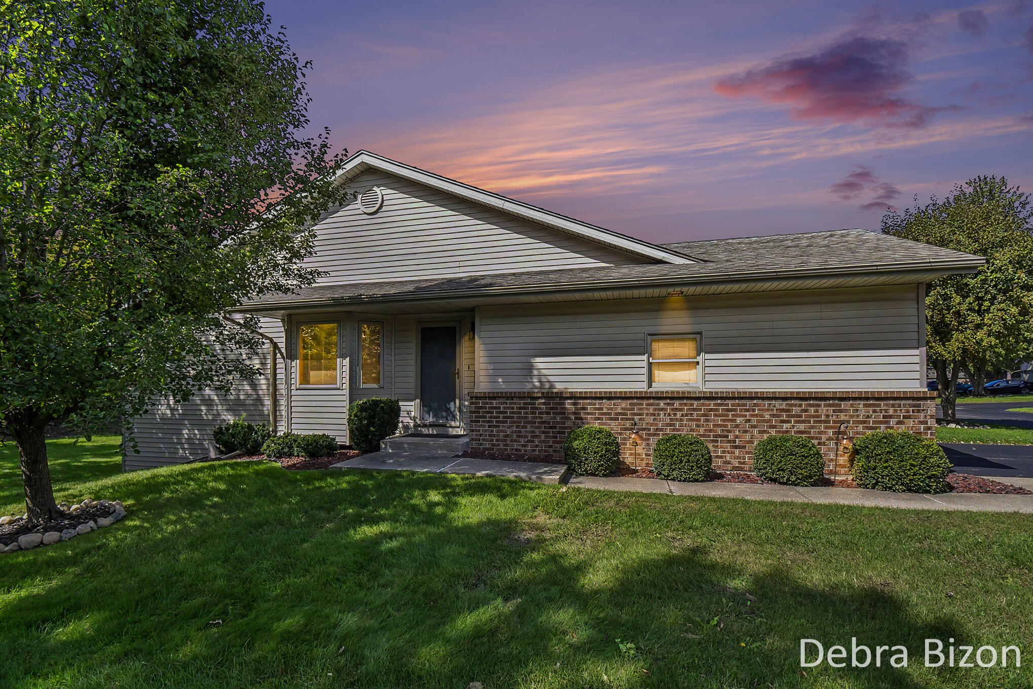 1011 Country Gardens NW Grand Rapids MI 49534