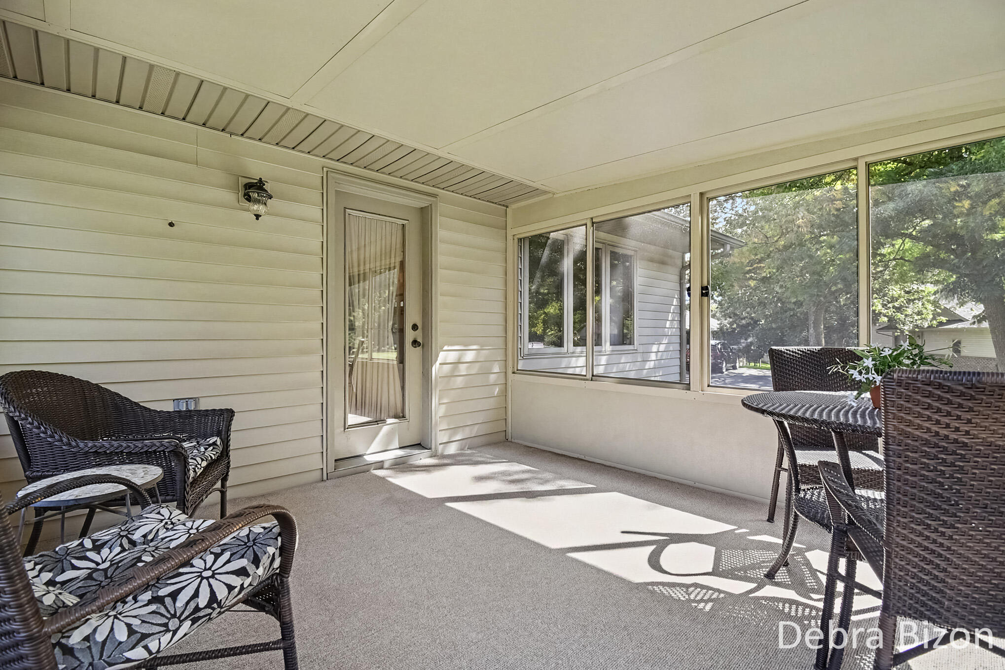 1011 Country Gardens NW Grand Rapids MI 49534